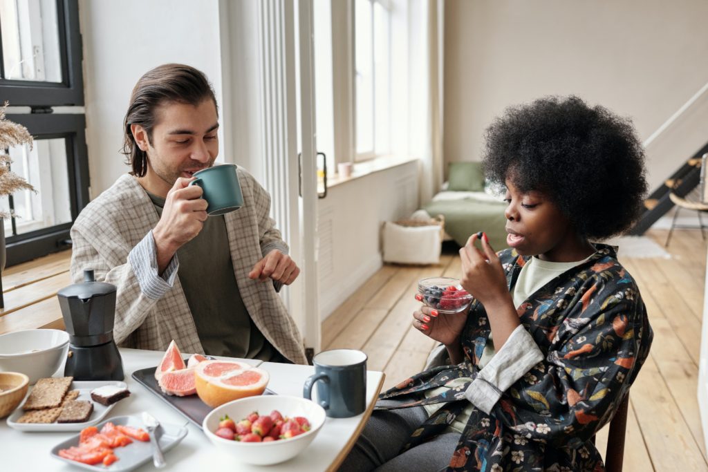 Couple enjoying healthy breakfast.